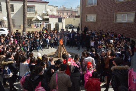 Novruz bayramı Abşeron rayonunda  yerləşən təhsil müəssisələrində də böyük sevinc və maraq hissi ilə qarşılanır.