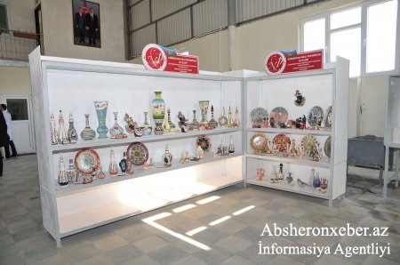 Abşeron rayonunda çini və saxsıdan keramik hədiyyələr istehsal edən fabrik istifadəyə verildi 