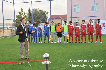 Türkiyənin səfiri Abşeronda inşa olunan stadionun açılışında iştirak edib.
