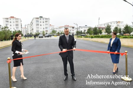 İlham Əliyev Abşeron rayonunun Masazır qəsəbəsində yeni inşa olunan 5 nömrəli tam orta məktəbin açılışında iştirak edib