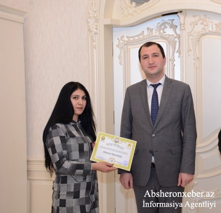 Abşeronda kecirlən ödənişsiz İKT kursunun sertifikatları təqdim edilib