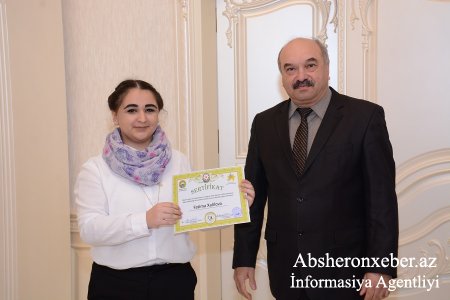 Abşeronda kecirlən ödənişsiz İKT kursunun sertifikatları təqdim edilib