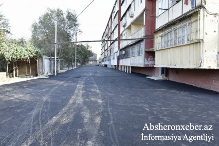 Xırdalanda binaların həyətinə yeni asfalt örtüyü döşənir