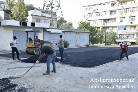 Xırdalanda binaların həyətinə yeni asfalt örtüyü döşənir