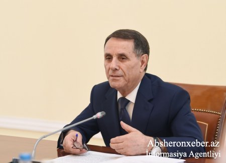 Baş nazir Novruz Məmmədov Nazirlər Kabineti Aparatının iclasını keçirib