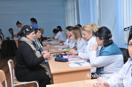 Respublika Klinik Xəstəxanasının həkim heyəti Abşeron rayonunda humanitar aksiya keçirib