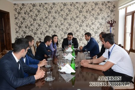 Abşeron rayonunda “İlk dünyəvi-demokratik dövlət” başlığı altında dəyirmi masa keçirildi