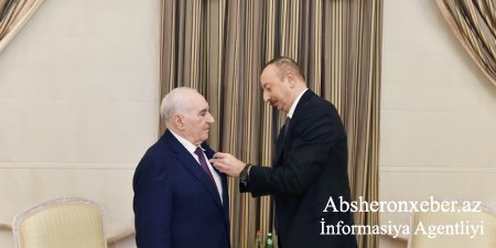 İlham Əliyev Milli Məclisin deputatı Fəttah Heydərova “İstiqlal” ordeni təqdim edib