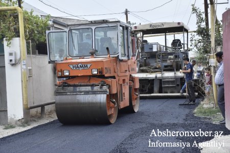 Xırdalanda qazıntı işləri aparılan küçələrə asfalt döşənir-Fotolar