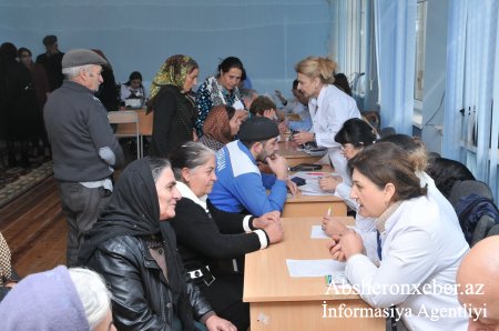 Respublika Klinik Xəstəxanasının həkim heyəti Abşeron rayonunda humanitar aksiya keçirib