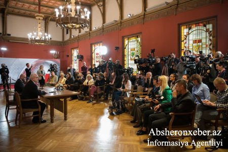 Latviyanın yeni prezidenti ilk mətbuat konfransını keçirib