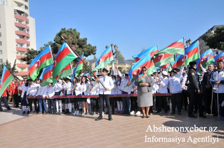 Abşeronda 10 minə yaxın insanın iştirakı ilə Dövlət Bayrağı Günü qeyd edildi - FOTOLAR