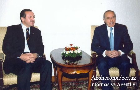 Bu gün müasir, müzəffər  Azərbaycan Ümummilli lider Heydər Əliyevin siyasi ideyaları əsasında inkişaf edir