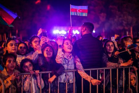 Abşeron rayonunda Ümummilli Lider Heydər Əliyevin 100 illik yubileyinə həsr olunmuş konsert keçirilib