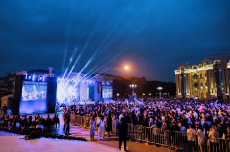 Abşeron rayonunda Milli Qurtuluş Günü konsert proqramı və atəşfəşanlıqla qeyd edilib