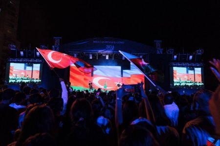 Abşeron rayonunda Milli Qurtuluş Günü konsert proqramı və atəşfəşanlıqla qeyd edilib