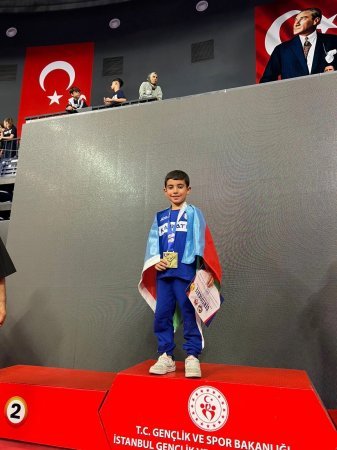 Abşeronlu karateçi Türkiyədə qızıl medal qazandı