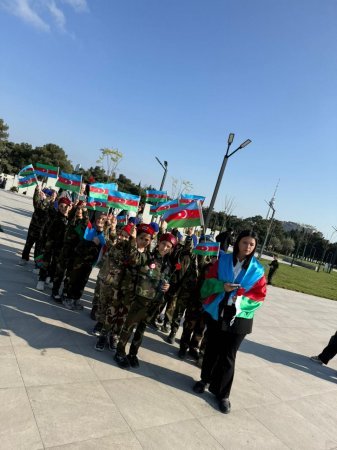 Qələbə sevinci, bayraq qüruru