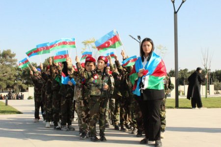 Qələbə sevinci, bayraq qüruru