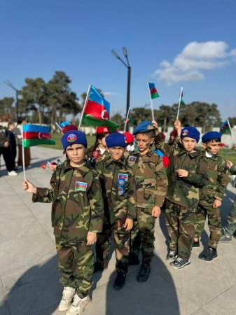 Qələbə sevinci, bayraq qüruru