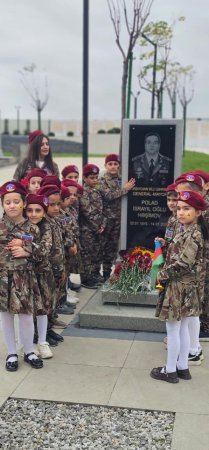 Qələbə sevinci, bayraq qüruru