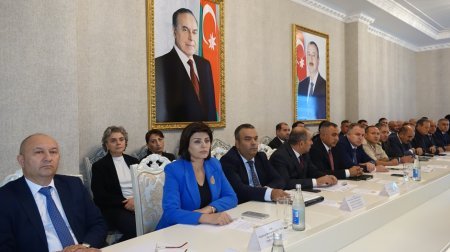 Abşeron rayonunda dövlət qulluqçularının etik davranışı və xidməti fəaliyyətinin qiymətləndirilməsi mövzusunda təlim keçirilib