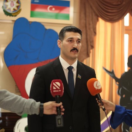 Müəllim yalnız dərs demir, gələcək yetişdirir